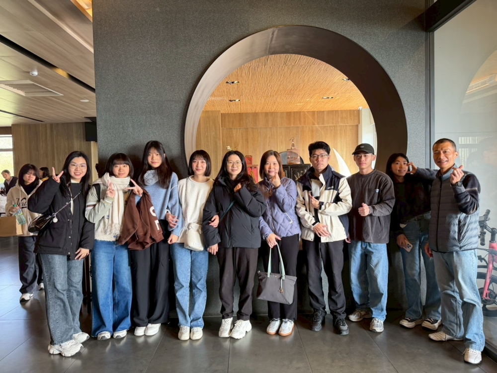 LINE_ALBUM_202629_260210_31